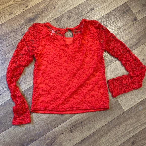 Red lace crop top - Picture 2 of 4
